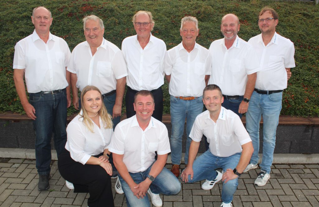 2 Alter und neuer Vorstand